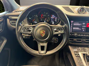 PORSCHE Macan GTS