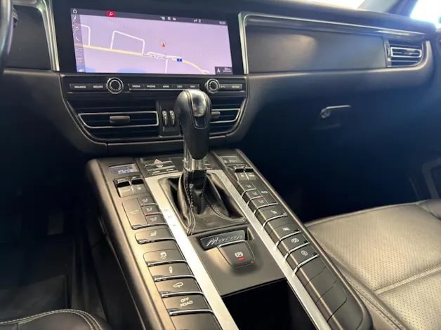 PORSCHE Macan GTS