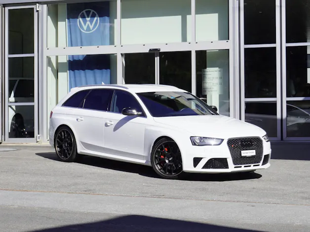 AUDI RS4 Avant 4.2 FSI V8 quattro S-tronic