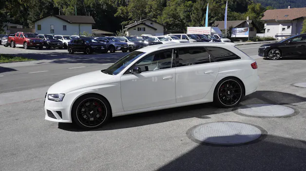 AUDI RS4 Avant 4.2 FSI V8 quattro S-tronic