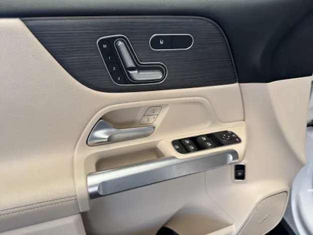 MERCEDES-BENZ GLB 200 7G-Tronic