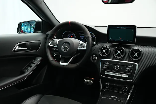 MERCEDES-BENZ A 250 AMG Line 7G-DCT *A45 Optik* *CH-Fahrzeug*