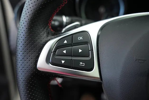 MERCEDES-BENZ A 250 AMG Line 7G-DCT *A45 Optik* *CH-Fahrzeug*