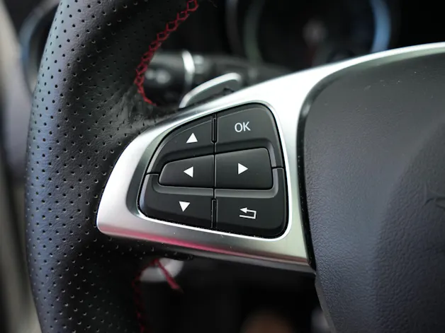 MERCEDES-BENZ A 250 AMG Line 7G-DCT *A45 Optik* *CH-Fahrzeug*
