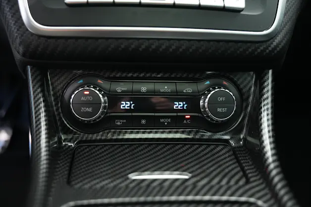 MERCEDES-BENZ A 250 AMG Line 7G-DCT *A45 Optik* *CH-Fahrzeug*