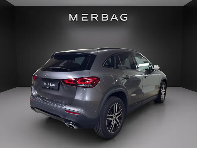 MERCEDES-BENZ GLA 250e Progressive 8G-D