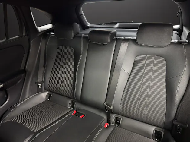 MERCEDES-BENZ GLA 250e Progressive 8G-D