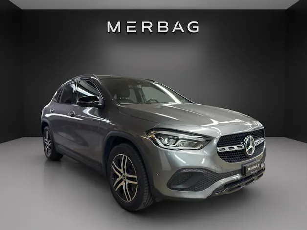 MERCEDES-BENZ GLA 250e Progressive 8G-D