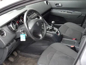 PEUGEOT 5008 2.0 HDI Allure