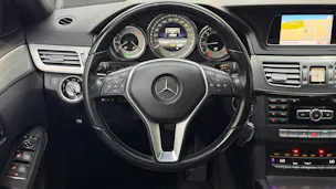 MERCEDES-BENZ E 220 CDI Avantgarde 7G-Tronic
