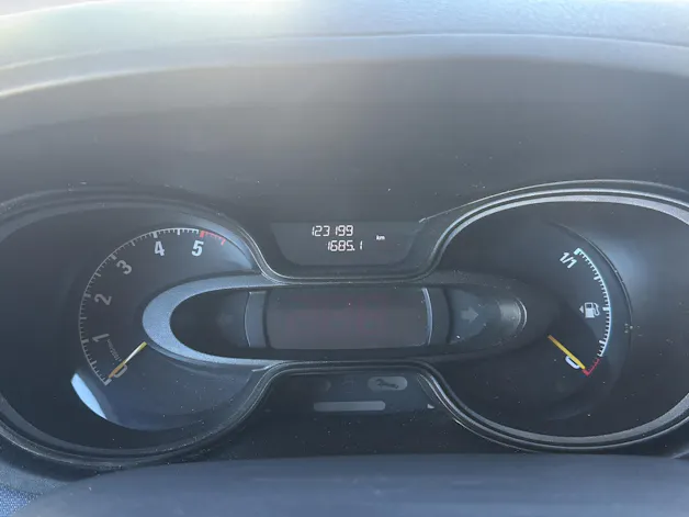 OPEL Vivaro Camper mit Durchstieg ins Dachzelt