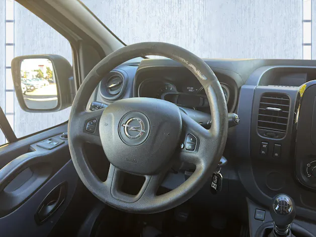 OPEL Vivaro Camper mit Durchstieg ins Dachzelt