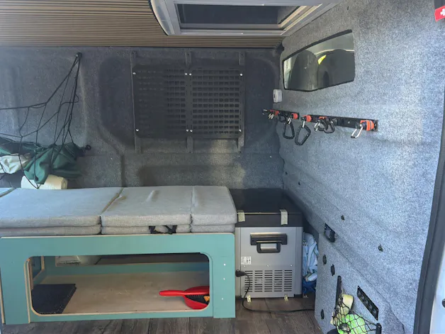 OPEL Vivaro Camper mit Durchstieg ins Dachzelt