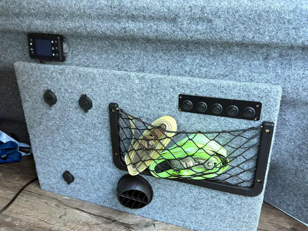 OPEL Vivaro Camper mit Durchstieg ins Dachzelt
