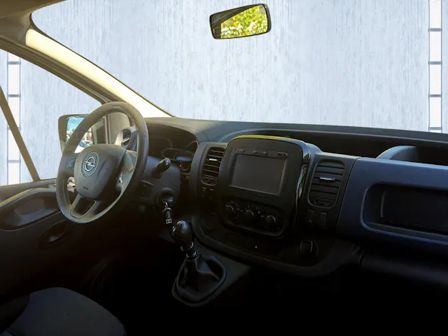 OPEL Vivaro Camper mit Durchstieg ins Dachzelt