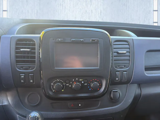 OPEL Vivaro Camper mit Durchstieg ins Dachzelt