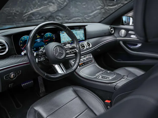 MERCEDES-BENZ E 220 d AMG Line 4Matic 9G-Tronic Panorama*Sitzbelüftung*Lenkradheizung*Burmester*