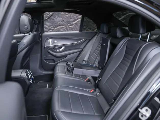 MERCEDES-BENZ E 220 d AMG Line 4Matic 9G-Tronic Panorama*Sitzbelüftung*Lenkradheizung*Burmester*