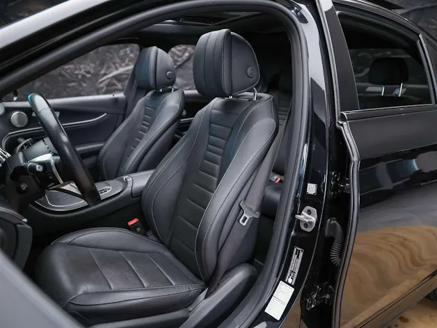 MERCEDES-BENZ E 220 d AMG Line 4Matic 9G-Tronic Panorama*Sitzbelüftung*Lenkradheizung*Burmester*