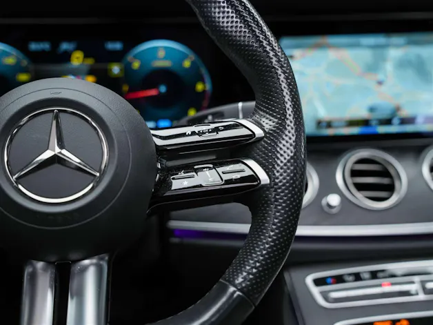 MERCEDES-BENZ E 220 d AMG Line 4Matic 9G-Tronic Panorama*Sitzbelüftung*Lenkradheizung*Burmester*