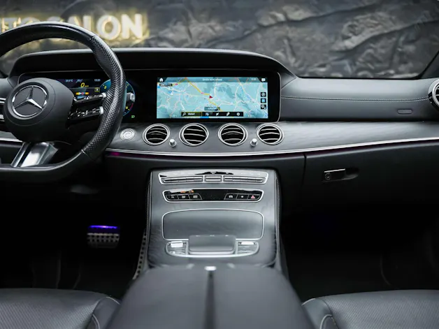 MERCEDES-BENZ E 220 d AMG Line 4Matic 9G-Tronic Panorama*Sitzbelüftung*Lenkradheizung*Burmester*