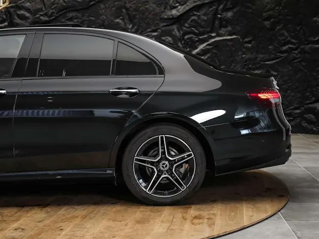 MERCEDES-BENZ E 220 d AMG Line 4Matic 9G-Tronic Panorama*Sitzbelüftung*Lenkradheizung*Burmester*