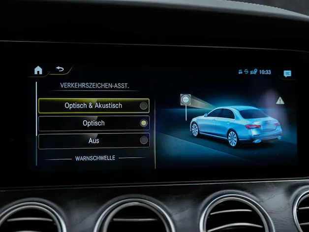 MERCEDES-BENZ E 220 d AMG Line 4Matic 9G-Tronic Panorama*Sitzbelüftung*Lenkradheizung*Burmester*