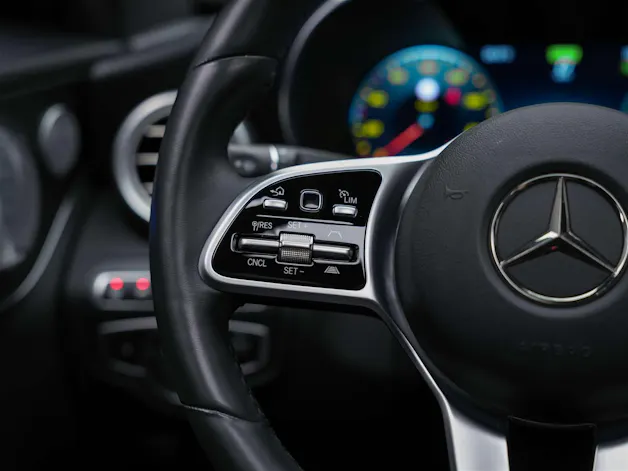 MERCEDES-BENZ C 200 Coupé 4Matic AMG Line 9G-Tronic *CH-Fahrzeug*Sternen Himmel*Panorama*Sitzbelüftung*