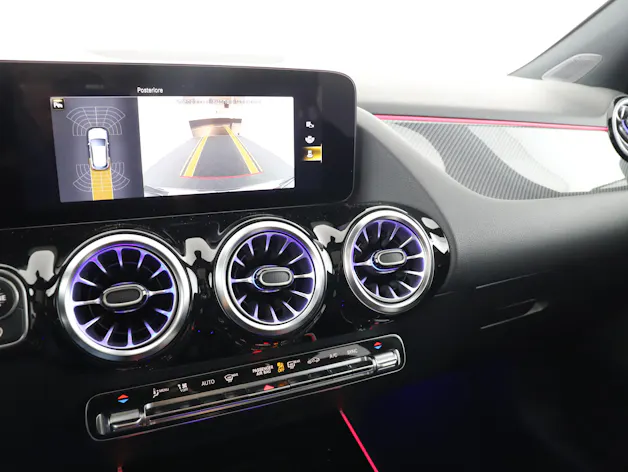 MERCEDES-BENZ GLA 250 AMG Line 4Matic
