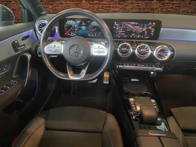 MERCEDES-BENZ A 250 AMG Line 4Matic