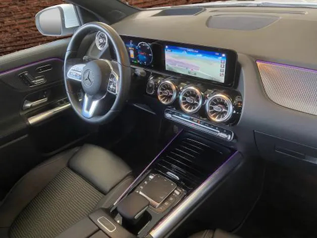 MERCEDES-BENZ EQA 250