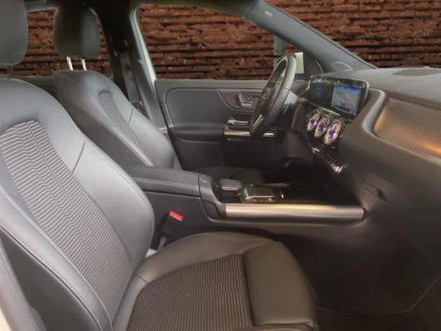 MERCEDES-BENZ EQA 250