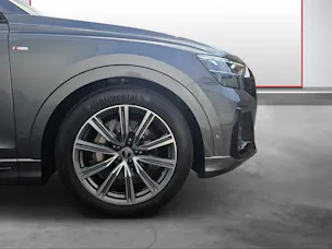AUDI Q8 SUV TDI quattro 210 kW tiptronic