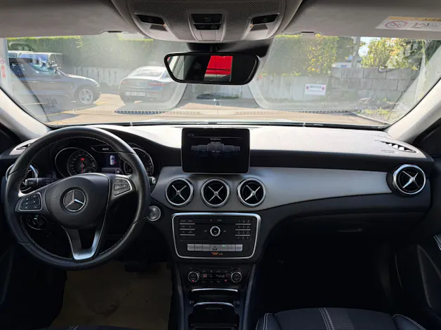 MERCEDES-BENZ GLA 200 Night Star 7G-DCT