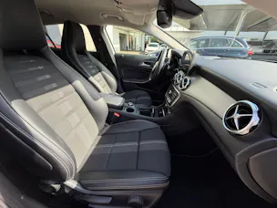 MERCEDES-BENZ GLA 200 Night Star 7G-DCT