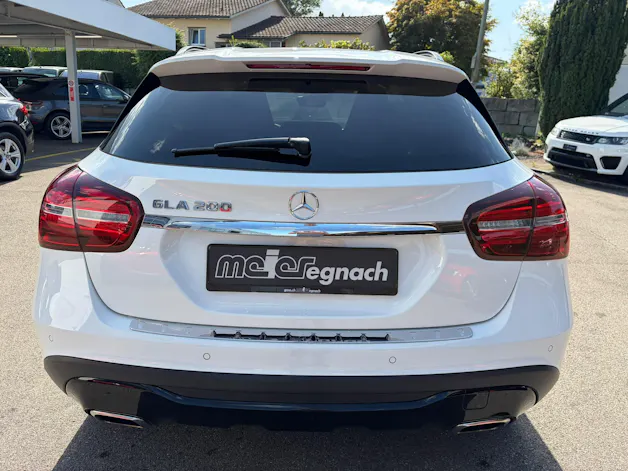 MERCEDES-BENZ GLA 200 Night Star 7G-DCT