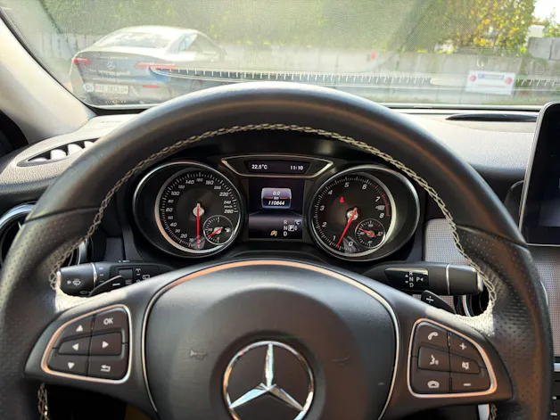 MERCEDES-BENZ GLA 200 Night Star 7G-DCT