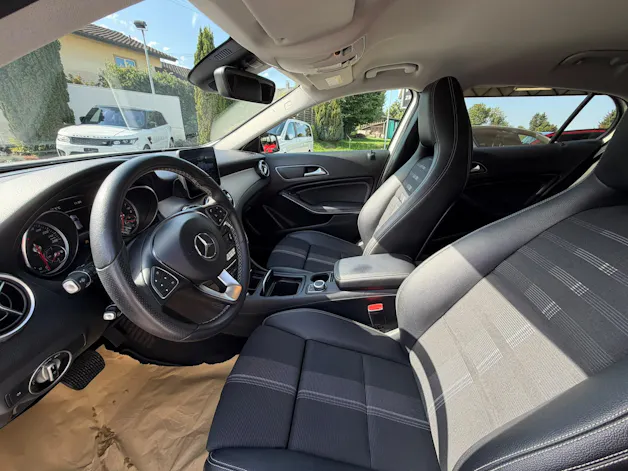 MERCEDES-BENZ GLA 200 Night Star 7G-DCT