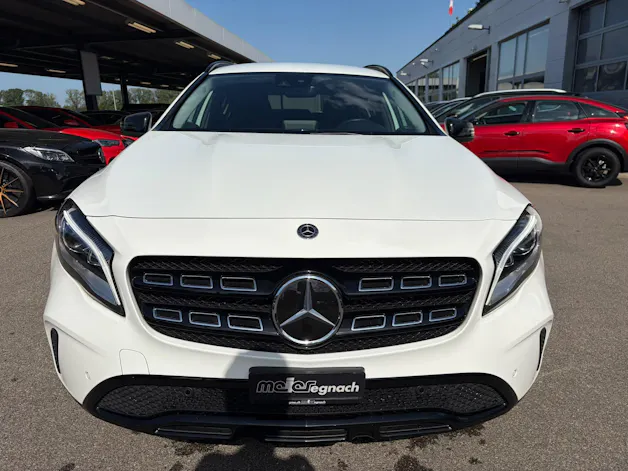 MERCEDES-BENZ GLA 200 Night Star 7G-DCT