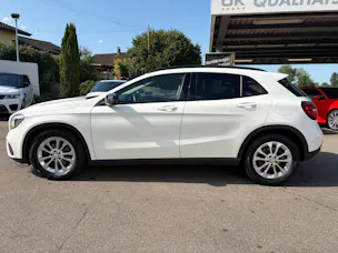MERCEDES-BENZ GLA 200 Night Star 7G-DCT