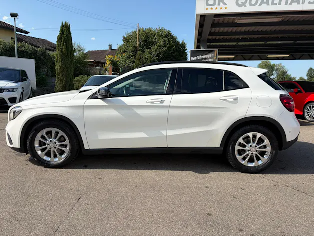 MERCEDES-BENZ GLA 200 Night Star 7G-DCT
