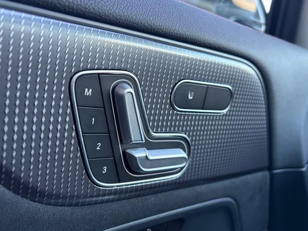 MERCEDES-BENZ EQA 300 AMG Line 4Matic