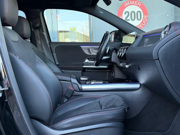 MERCEDES-BENZ EQA 300 AMG Line 4Matic