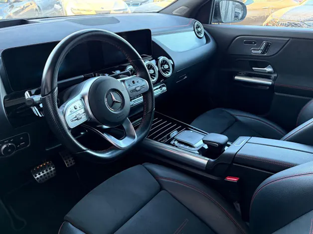 MERCEDES-BENZ EQA 300 AMG Line 4Matic