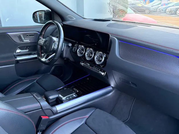 MERCEDES-BENZ EQA 300 AMG Line 4Matic