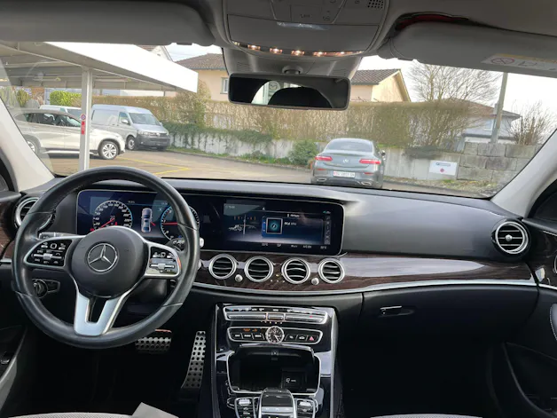 MERCEDES-BENZ E 220 d Avantgarde 9G-Tronic
