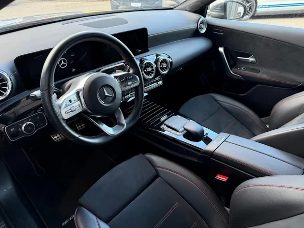 MERCEDES-BENZ A 200 AMG Line