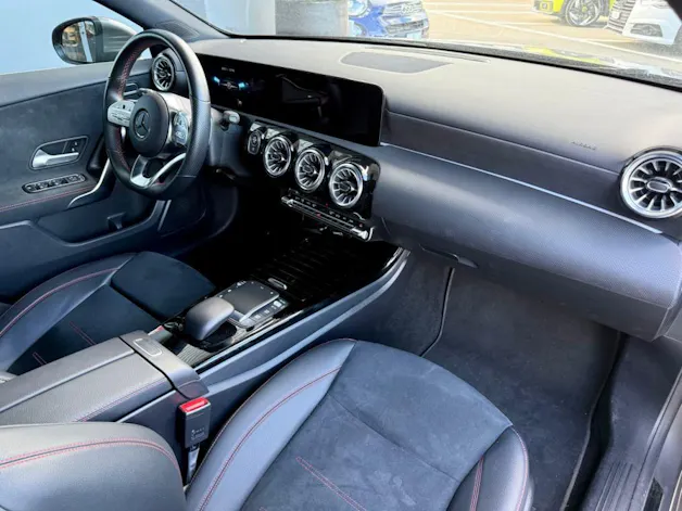 MERCEDES-BENZ A 200 AMG Line