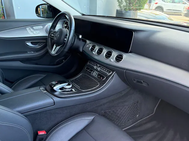 MERCEDES-BENZ E 200 Avantgarde 4Matic 9G-Tronic