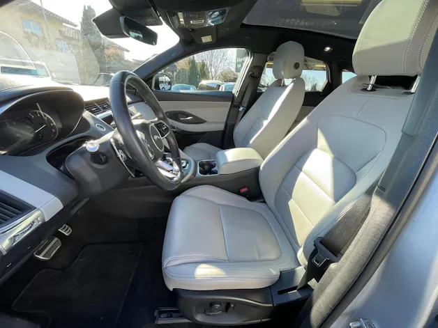 Jaguar E-Pace 2.0 P250 R-Dynamic AWD SE